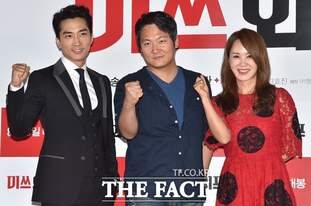 영화 미쓰와이프 배우 송승헌-강효진 감독-배우 엄정화. 추석 연휴의 첫날 14일에는 영화 미쓰 와이프와 열정같은소리하고있네가 각각 오전 9시 10분, 오후 11시 10분에 SBS에서 방송된다. /더팩트 DB