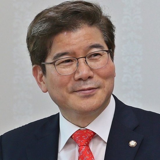 13일 김성태 새누리당 의원이 미래부로부터 제출 받은 자료에 따르면, 알뜰폰의 이동전화 시장 점유율이 11%에 달하지만, 매출 규모는 1.3%에 그친 것으로 나타났다./김성태 의원 페이스북