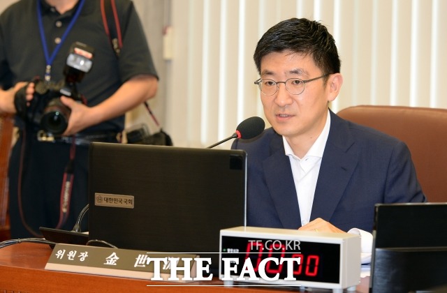 김세연 정치발전특별위원회 위원장은 합의된 7가지 안에 대해 전문위원의 법제화 작업을 거쳐 다음 달 19일 최종안을 확정하겠다고 밝혔다./임영무 기자