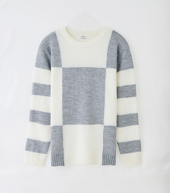 롯데마트가 빅사이즈 PB 의류를 오는 22일부터 판매한다. 사진은 빅사이즈 의류 중 사각 체크 니트 /롯데마트 제공