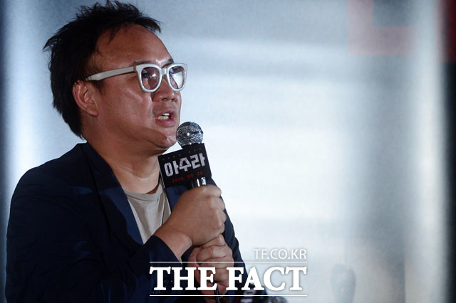 김성수 감독이 21일 오후 서울 성동구 CGV 왕십리점에서 열린 영화 아수라의 언론시사회에서 정우성에게 얼굴에 근사함이 보이지 않게 해달라고 주문한 바 있다고 밝혔다. /남윤호 기자