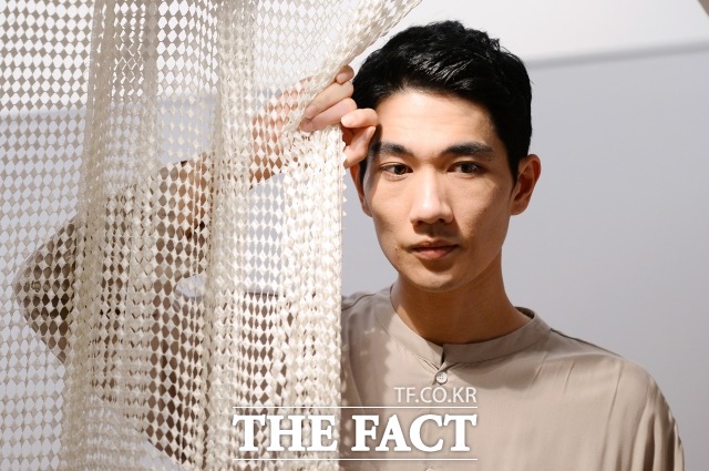 부담감이요? 말로 표현 못하죠. 엄태구는 밀정에서 송강호와 붙는 역할에 대한 부담감이 상당했다고 표현했다. /남용희 인턴기자