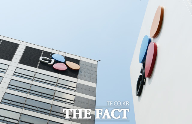 CJ대한통운은 오는 2018년 4월까지 자사가 보유하고 있는 전국 200개 서브터미널에 택배 자동분류장치를 설치해 운송시간을 단축할 것이라고 22일 밝혔다. /배정한 기자