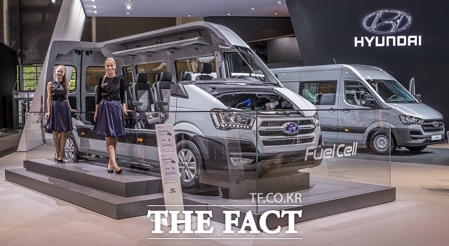 현대자동차가 21일(현지시각) 독일 니더작센주 하노버에서 열린 2016 하노버 모터쇼에 콘셉트카 1대와 양산차 5대를 출품했다. /현대자동차 제공