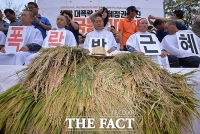 [TF포토] '쌀값 폭락' 성난 농민, '삭발 단행'