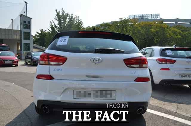 신형 i30의 후면부는 직선이 강조되면서 날렵한 느낌을 준다.