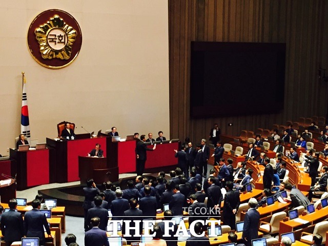 20대 국회 첫 국정감사가 26일 막을 올린다. 하지만 김재수 해임안에 반발한 새누리당은 국감을 전면 거부할 방침인 반면 야 3당은 예정대로 진행할 계획이다./서민지 기자