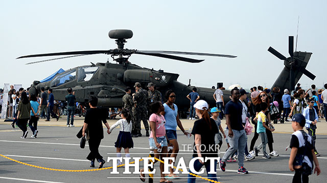 탱크를 학살하는 미 육군의 핵심전력 AH-64D 롱보우 아파치