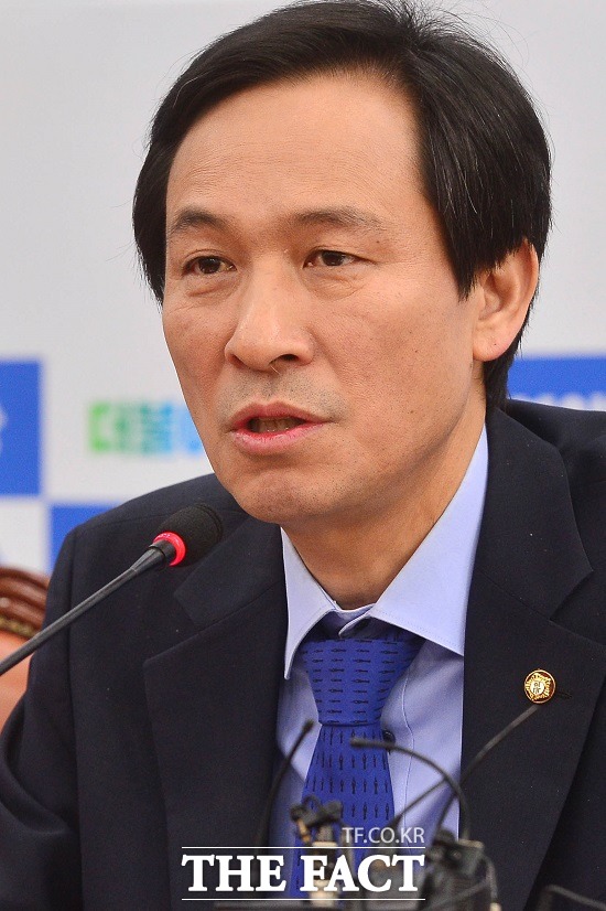 우상호 더불어민주당 원내대표는 25일 국회에서 기자간담회를 열고 새누리당이 국정감사를 거부해도 야3당은 정상적으로 진행하기로 합의했다고 밝혔다./더팩트 DB