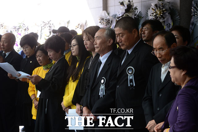 침통한 유가족과 백남기대책위