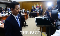 [TF포토] '일단 철수!'…국감장 떠나는 한민구 국방부 장관