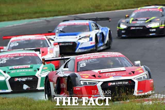 최고 속도 305km, 0-100km 3.2초의 강력한 뉴 아우디 R8 LMS 레이싱카들이 출전한 아우디 R8 LMS. /진영석 객원기자