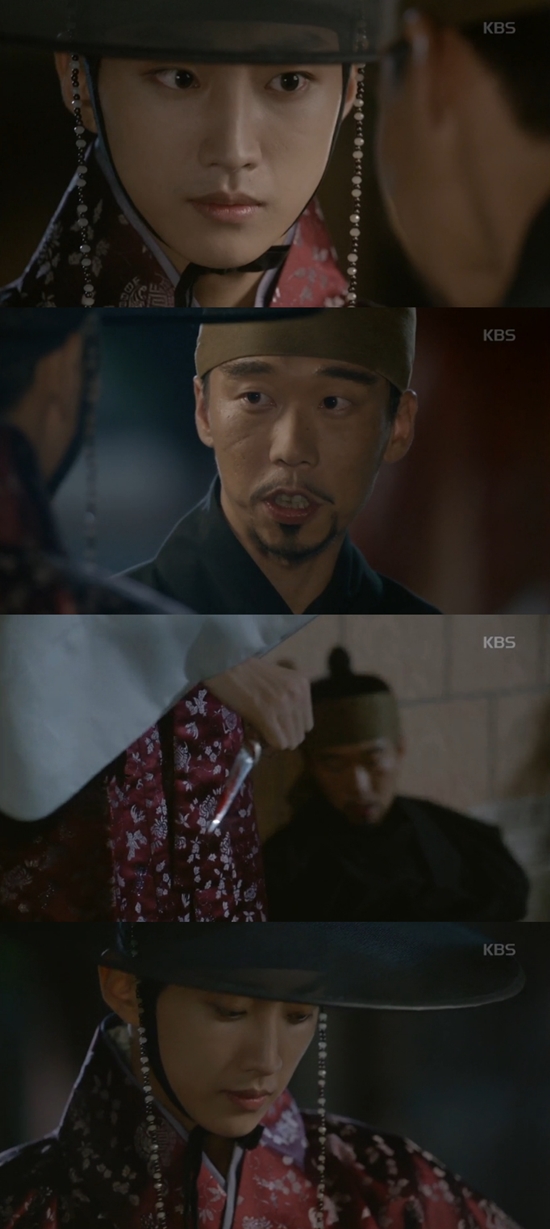 할아버지의 수하를 죽인 진영. 그는 김유정을 지키기 위해 무슨 일이든 했다. /KBS2 구르미 그린 달빛 방송 화면 캡처