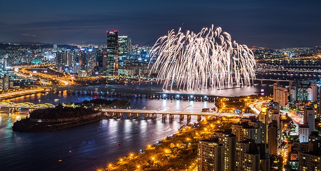 2016서울세계불꽃축제가 다음 달 8일 한강변에서 개최된다.