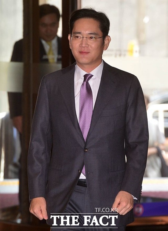 29일 재계에 따르면 이재용 삼성전자 부회장은 이날 손정의 소프트뱅크 회장과 회동을 가졌다. /더팩트 DB