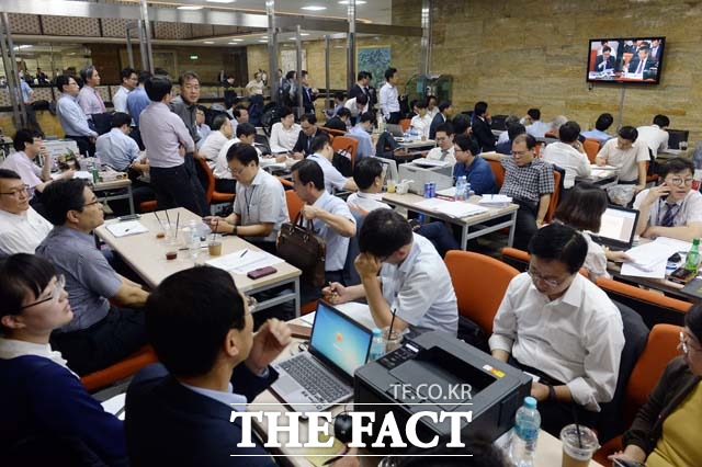 국감을 준비 중인 정부 부처 공무원들이 대기 중인 전경./이새롬 기자
