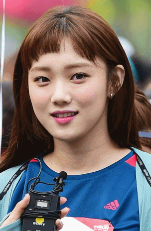 인터뷰 응하는 배우 이성경. 배우 이성경은 지난 25일 서울아 운동하자 2016 아디다스 MBC플러스 마이런 서울 마라톤대회에 참석했다. /배정한 기자