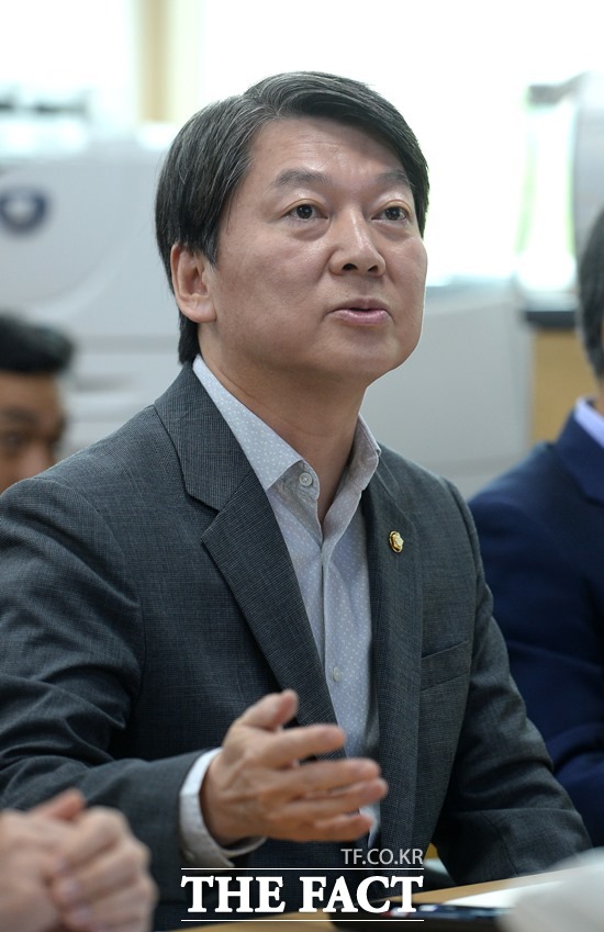 안철수 전 국민의당 상임공동대표는 1일 오전 국회 파행 사태를 끝내야 합니다라는 내용의 성명서를 발표했다./임세준 인턴기자