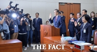 [TF포토] 국감장서 선서하는 '이동걸-권선주 국책은행장'
