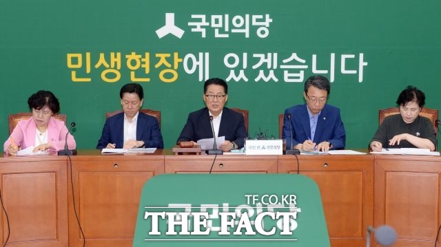 박 위원장은 차기 후임자를 모색하고 있으며, 국민의당은 오는 9일 저녁이나 12일, 13일 중 전체 의원들의 의견 수렴을 거칠 계획이다./임영무 기자