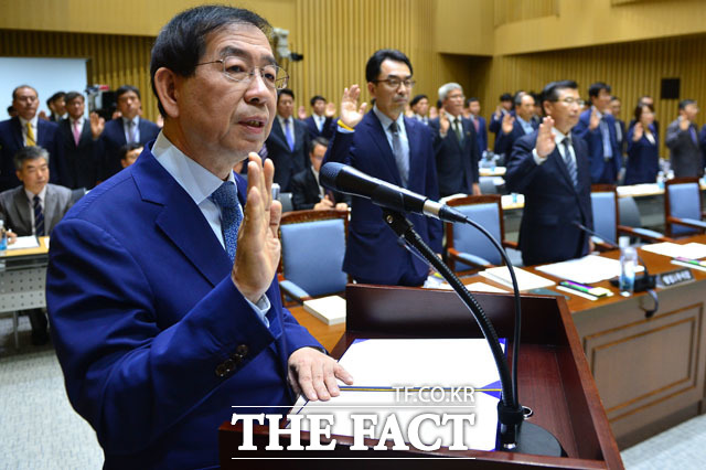 지난 4일 국회 안전행정위원회 국정감사 시작에 앞서 증인 선서 중인 박원순 서울시장./남윤호 기자