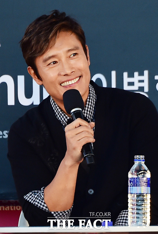 이병헌이 꺼낸 아버지와 아들 이야기. 배우 이병헌이 제21회 부산국제영화제 한국영화기자협회와 함께하는 오픈토크 - 더 보이는 인터뷰에서 가족 이야기를 꺼냈다. /부산=배정한 기자