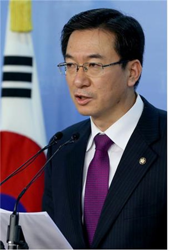 정성호 더불어민주당 의원은 10일 차은택 씨의 창조경제추진단장 임명 과정과 관련해 청와대 차원의 부정 의혹을 제기했다./정성호 의원실 제공