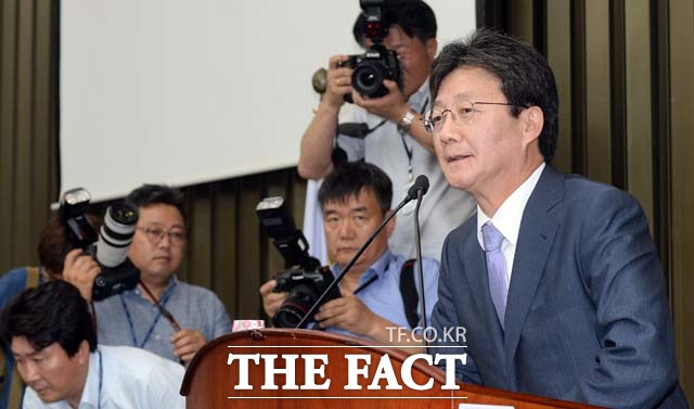 유승민 새누리당 의원은 10일 페이스북에 문재인 전 더불어민주당 대표의 사드 배치 잠정 중단 발언에 대해 모순적이라고 비판했다./더팩트 DB