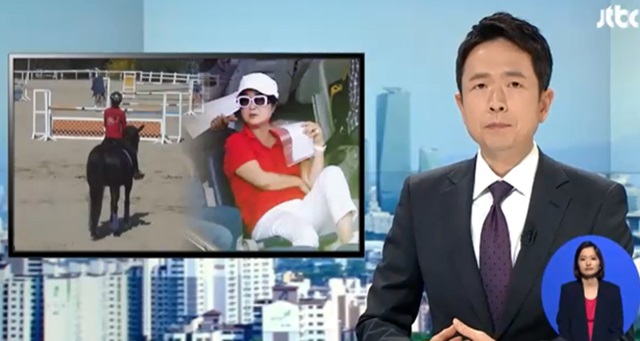 최근 야권은 박근혜 정부를 둘러싼 권력형 비리 의혹인 미르·K스포츠 재단과 관련해 최순실 씨의 개입설을 제기하며 국정감사 증인 채택을 요구했지만, 여당인 새누리당은 이를 거부했다./JTBC 방송 화면 갈무리