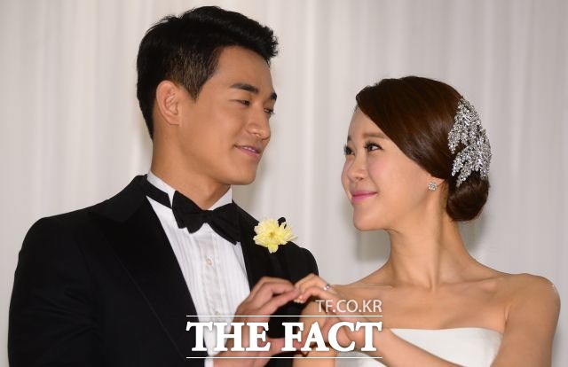 정석원♥백지영 부부. 배우 정석원(왼쪽)과 가수 백지영 부부가 13일 임신 8주 차인 사실이 알려졌다. /더팩트 DB