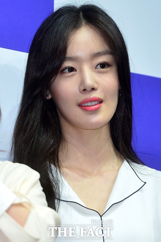 그룹 시크릿 출신 한선화. 그룹 시크릿 출신 한선화는 화이브라더스와 전속 계약을 체결하고 배우 활동에 집중할 것을 예고했다. /남윤호 기자