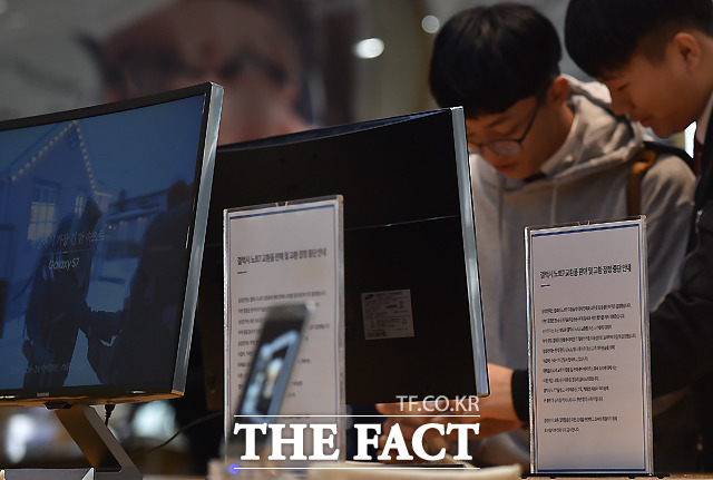 삼성전자 갤럭시노트7 리콜·단종 때문에 불편을 겪은 한국과 미국 고객들이 삼성전자를 상대로 법적 책임을 묻고 나섰다. /이새롬 기자