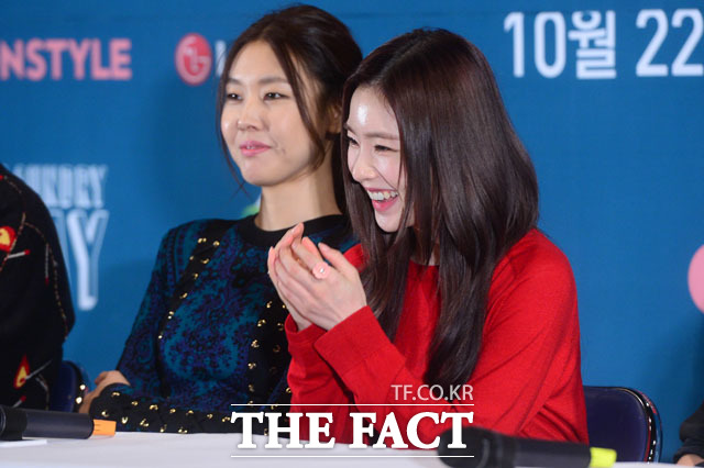 런드리 데이 출연하는 한혜진-아이린. 그룹 레드벨벳 멤버 아이린(오른쪽)은 평소 세탁하는 것이 취미라고 알려져 있다. /남윤호 기자