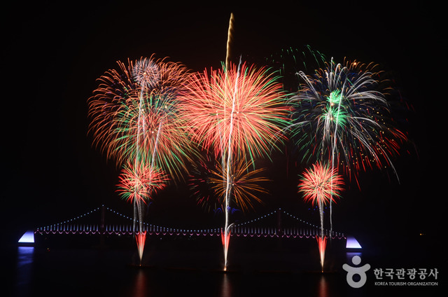 부산광역시 광안리 해수욕장에서 22일 ‘부산불꽃축제 2016’가 열린다.