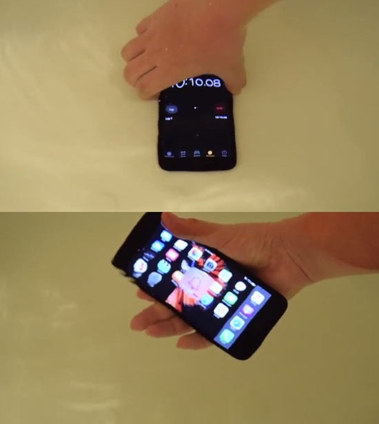 최근 유튜브에는 아이폰7의 방수 기능을 테스트하는 영상이 올라왔다. /유튜브 영상 캡처