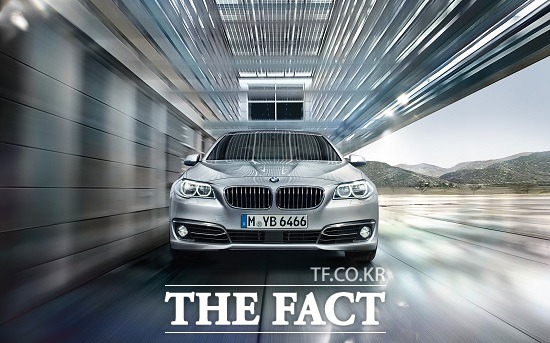 환경부가 BMW 520d 등 14개 차종 1만5802대에 결함시정(리콜) 명령을 내렸다고 25일 밝혔다. 환경부는 이들 차량의 배기가스 부품 기능을 개선하기 위해서 리콜을 실시한다고 설명했다. /BMW 제공