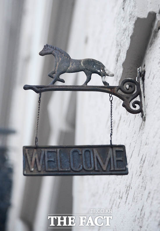 최 씨 모녀가 이 승마용품점을 마지막으로 방문한 것은 6주전으로 구매시에는 항상 독일인 남성이 동행했다. 이 남성은 정 씨의 승마 코치인 크리스티앙 캄플라데로 추정된다. /프랑크푸르트(독일)=이효균 기자