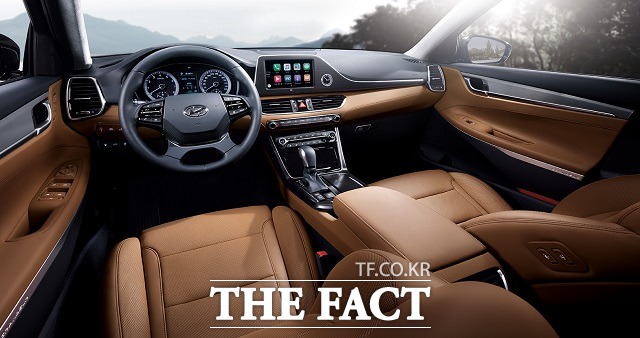 신형 그랜저는 28일 공개되는 4부작 웹무비 특근의 3화에서 주인공의 차로 등장할 예정이다.