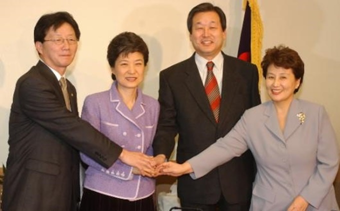 전여옥 어록 재조명, 무슨 말했을까. 전여옥(맨 오른쪽) 전 한나라당 의원이 과거 박근혜 대통령에 대해 언급한 내용이 재조명 받고 있다. /서울신문 제공