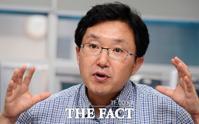 김용태 새누리당 의원은 27일 기자들에게 문자메시지를 보내 최순실 파문에 대해 박근혜 대통령이 특검의 수사 대상이라고 주장했다./더팩트 DB