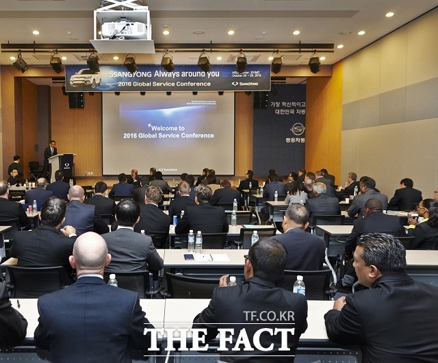 쌍용자동차가 유럽 16개국, 아시아태평양 11개국, 중동 10개국, 중남미 및 아프리카 7개국 등 전 세계 45개국 쌍용차 대리점 서비스·품질 담당 매니저 70여 명을 초청, 2016 글로벌 서비스 콘퍼런스를 개최한다고 27일 밝혔다. /쌍용자동차 제공