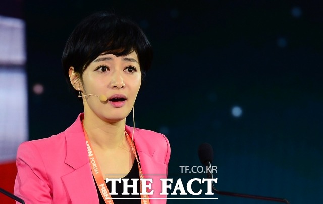 종합 편성 채널 MBN 특임이사 겸 앵커 김주하. 김주하 앵커는 지난 26일 방송된 MBN 뉴스8 뉴스초점 코너에서 비선 실세 의혹을 받고 있는 최순실 씨에게 편지를 보냈다. /이새롬 기자