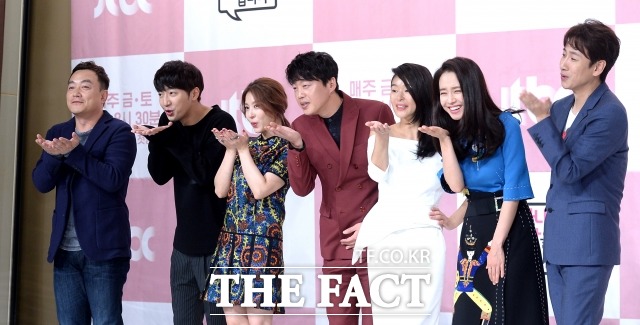 이번 주 아내가 바람을 핍니다 주역들. 종합 편성 채널 JTBC 새 금토드라마 이번 주 아내가 바람을 핍니다는 아내의 바람을 눈치챈 애처가 남편과 익명 댓글 게시자들의 부부갱생프로젝트를 다룰 드라마다. /임세준 인턴기자