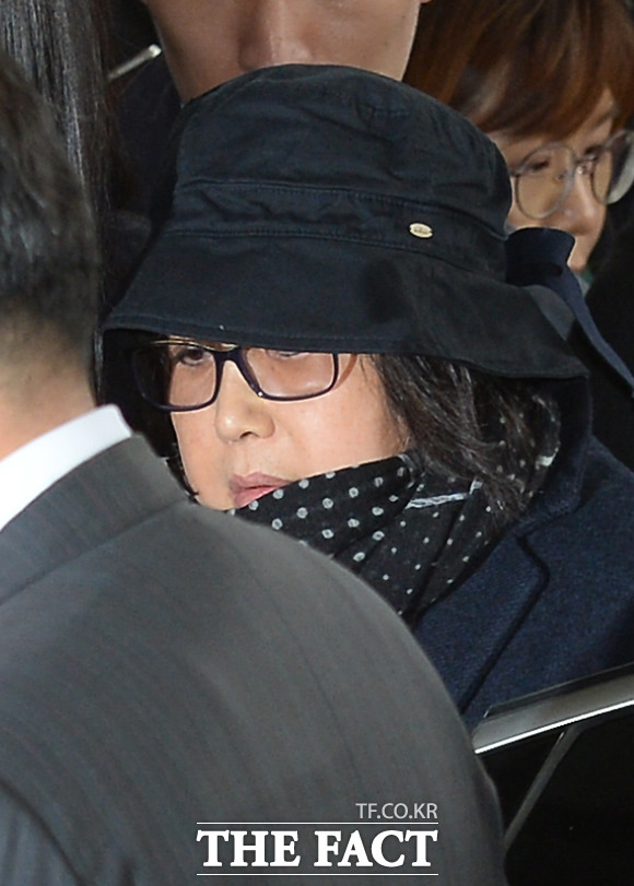 31일 오후 서울 서초구 서울중앙지검에 피의자 신분으로 출두하는 최순실 씨./임세준 인턴기자