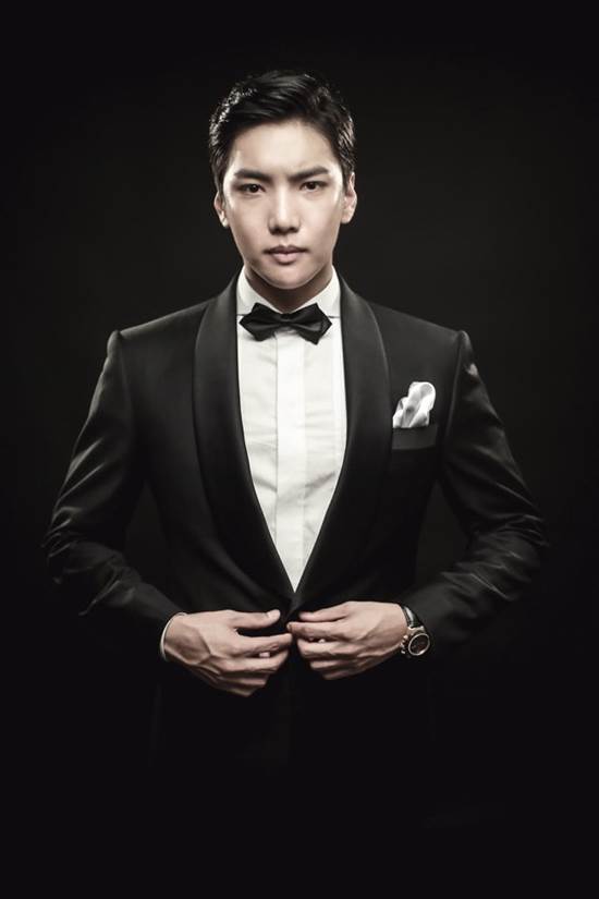 한국인 유호진이 소속된 팀 일루셔니스트가 백인 남성 위주의 마술사 세계에서 수입 랭킹 톱5에 등극했다. 유호진은 동양인으로 이름을 올려 포브스의 주목을 받았다. /유호진 프로필 사진