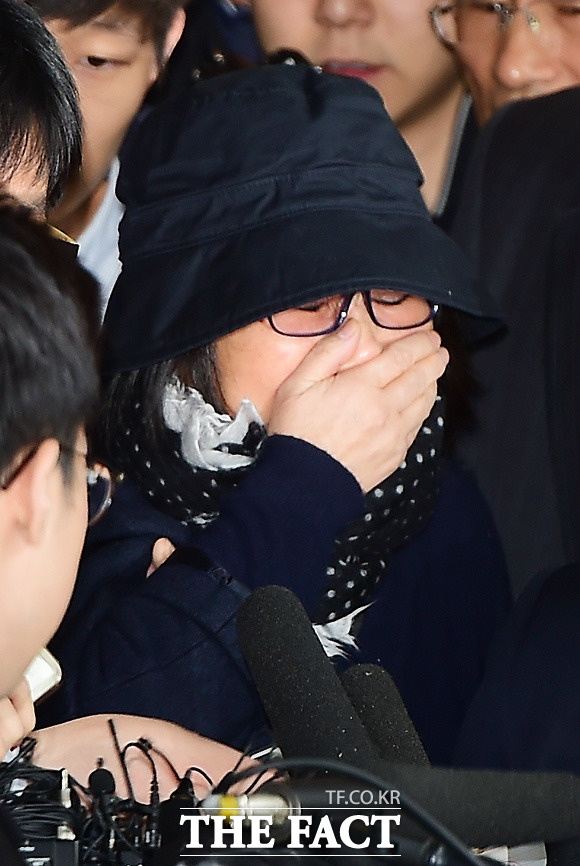 비선실세의 국정농단 의혹의 중심인 최순실이 지난달 31일 긴급체포되기 전 곰탕 한그릇을 숟가락만 남긴채 깨끗하게 비운것으로 알려졌다./사진=배정한 기자