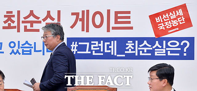 더불어민주당 박근혜-최순실게이트 국민조사위원회 3차 회의에 참석하는 조응천 위원