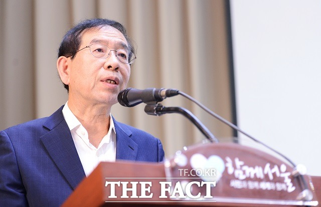 박원순 서울시장은 2일 오전 긴급 성명서를 통해 박근혜 대통령의 개각 명단 발표를 비난하고 자리에서 물러날 것을 촉구했다./더팩트 DB