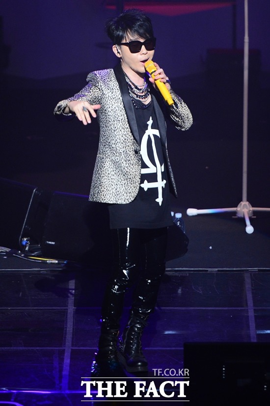 이승환, 박근혜 대통령 대국민담화 비판. 이승환은 박 대통령의 대국민담화 가운데 한 발언을 지적하며 참담하다고 말했다. /더팩트 DB