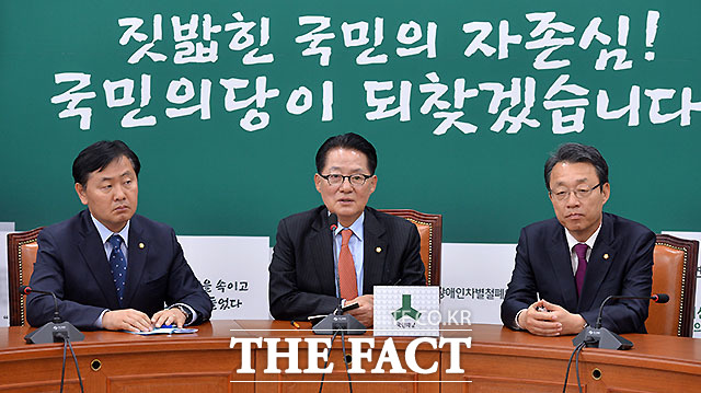 박지원 국민의당 비상대책위원장 겸 원내대표는 4일 박근혜 대통령이 대국민 담화문을 발표한 데 대해 저는 세 번째 사과도 곧 나오리라 본다고 말했다./국회=문병희 기자